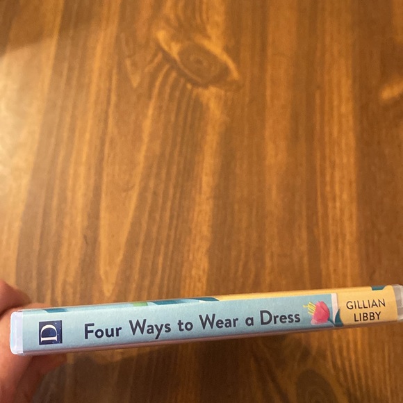 CD 💿 book 📚 four ways to wear a dress Jillian Libby. NYC to the beach. - Picture 5 of 7